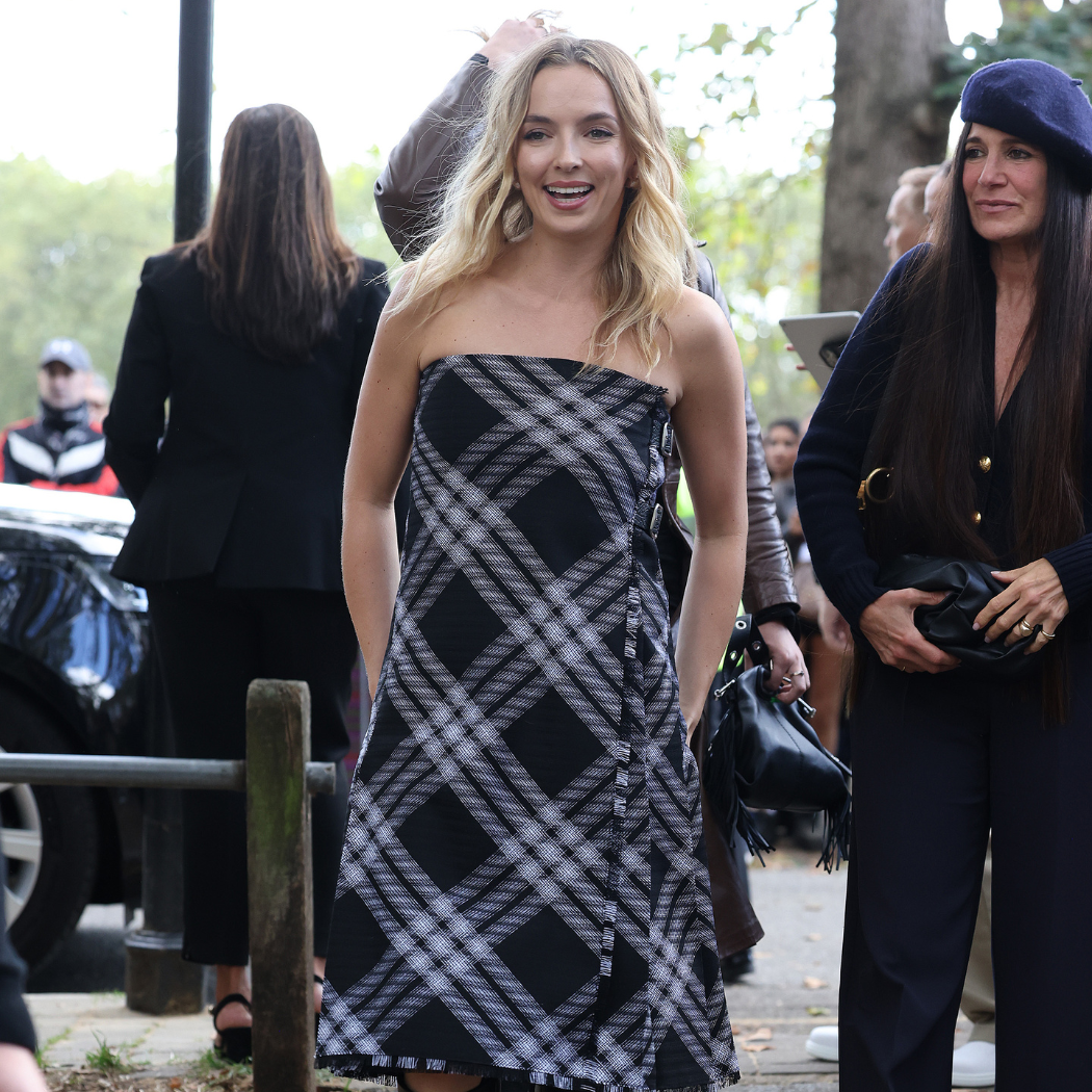 Sukienka w kratkę w modnych stylizacjach 2024. Zobacz, na jak wiele sposobów możesz ją nosić